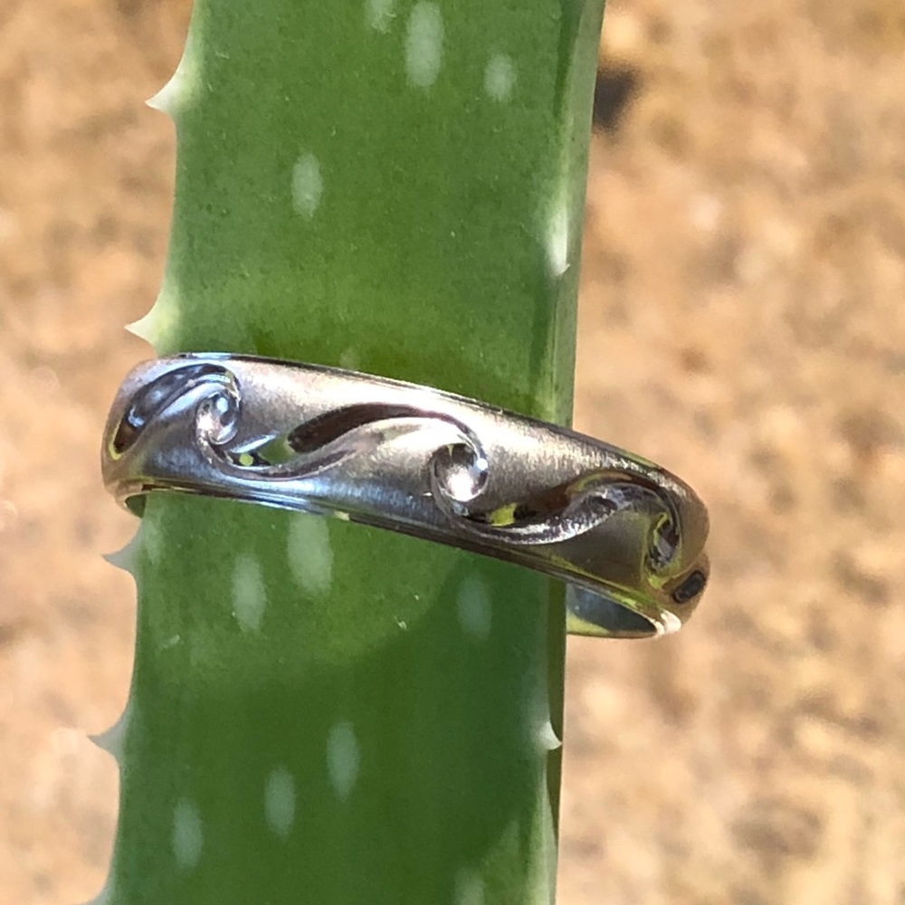 🌟SOLD!🌟 14KT White Gold Art Carved Ring 13.5 - Picture 1 of 7